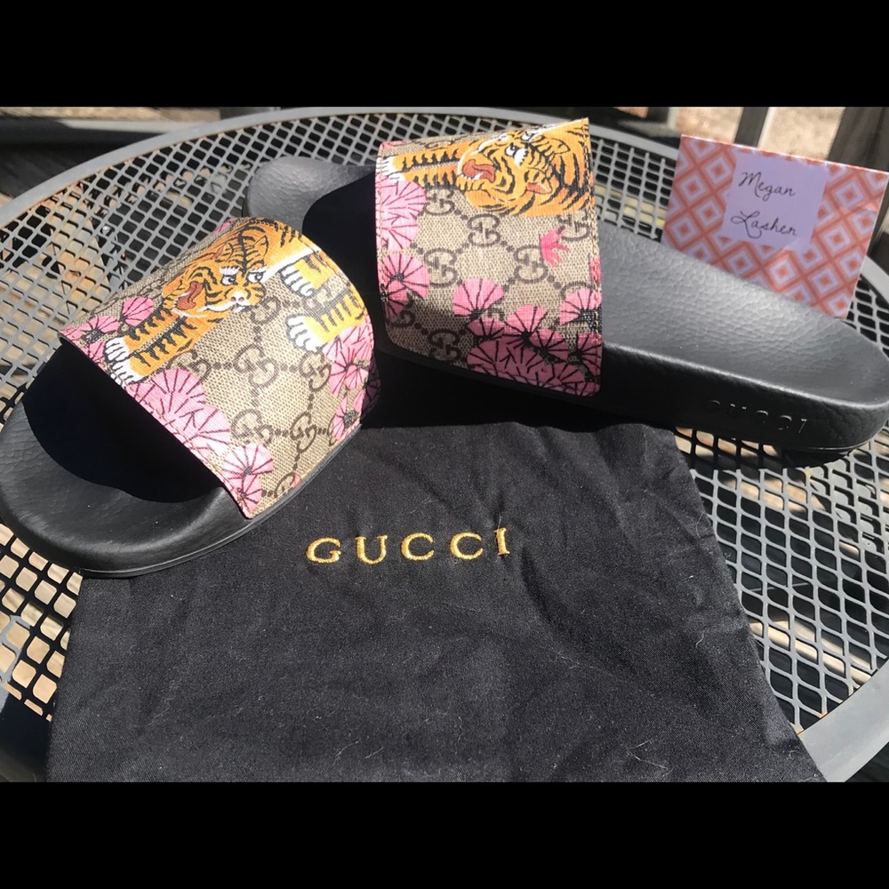 SOLD!! Gucci Supreme Tiger Slides